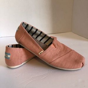 Toms